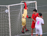 [ẢNH] THPT Trương Định lên ngôi vô địch sau loạt luân lưu nghẹt thở