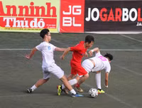 [ẢNH] THPT Trương Định lên ngôi vô địch sau loạt luân lưu nghẹt thở