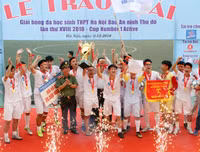 [ẢNH] THPT Trương Định lên ngôi vô địch sau loạt luân lưu nghẹt thở