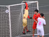 [ẢNH] THPT Trương Định lên ngôi vô địch sau loạt luân lưu nghẹt thở