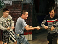 Hình ảnh hậu trường ít thấy của nghệ sỹ xiếc trước giờ sân khấu sáng đèn