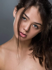 [ẢNH] Vẻ đẹp 'vạn người mê' của người mẫu Ukraine dính tin đồn yêu Bùi Tiến Dũng