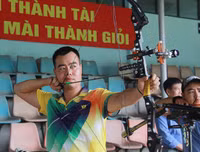 Trưởng đoàn Việt Nam thị sát 