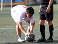 [ẢNH] Thua ngược 1-4, cựu vô địch THPT Hoàng Cầu dừng bước