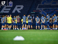 [ẢNH] Xuân Trường lạnh lùng trong vai người mẫu ảnh ở Thái Lan