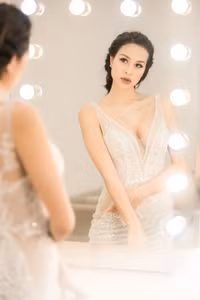 Hé lộ trang phục cưới của siêu mẫu Phương Mai
