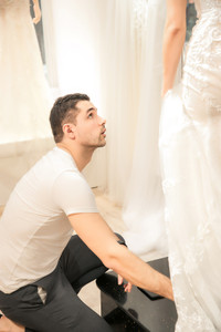 Hé lộ trang phục cưới của siêu mẫu Phương Mai