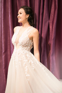 Hé lộ trang phục cưới của siêu mẫu Phương Mai