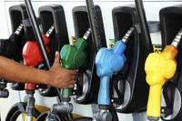 Giá xăng dầu bán lẻ tại Campuchia tăng mạnh 