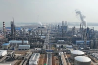 Bloomberg: Trung Quốc tạm ngừng xuất khẩu xăng dầu