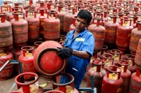 Các gia đình trên khắp Ấn Độ phải hạn chế nấu ăn do thiếu nhiên liệu