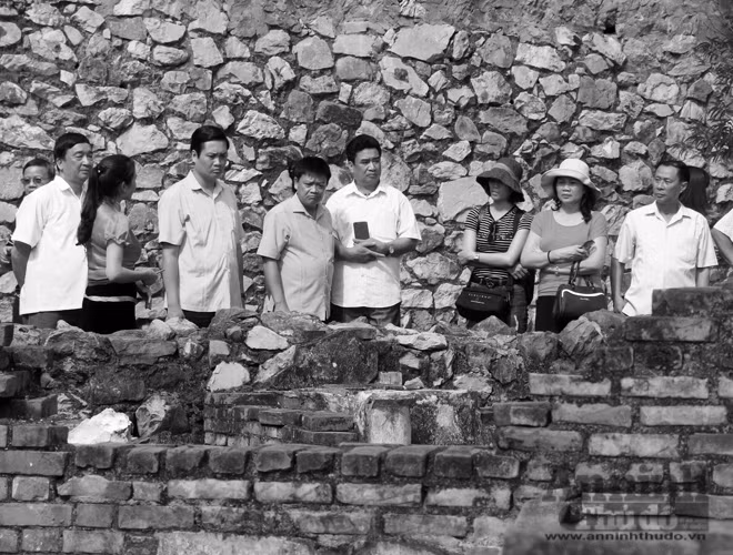 Nhân dịp 70 năm ngày thương binh liệt sỹ, Đoàn đại biểu TP Hà Nội đã đến thăm và dâng hương tưởng nhớ các anh hùng liệt sỹ ở nhà tù Sơn La