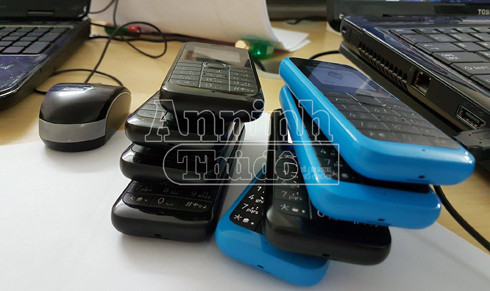 Shop kinh doanh online nên chủ yếu khách đặt hàng qua điện thoai, mỗi nhân viên tại shop quản lý vài số điện thoại đặt hàng