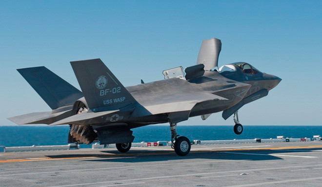 Tiêm kích tàng hình F-35B thử nghiệm cất hạ cánh trên tàu đổ bộ tấn công Wasp Tiêm kích tàng hình F-35B thử nghiệm cất hạ cánh trên tàu đổ bộ tấn công Wasp