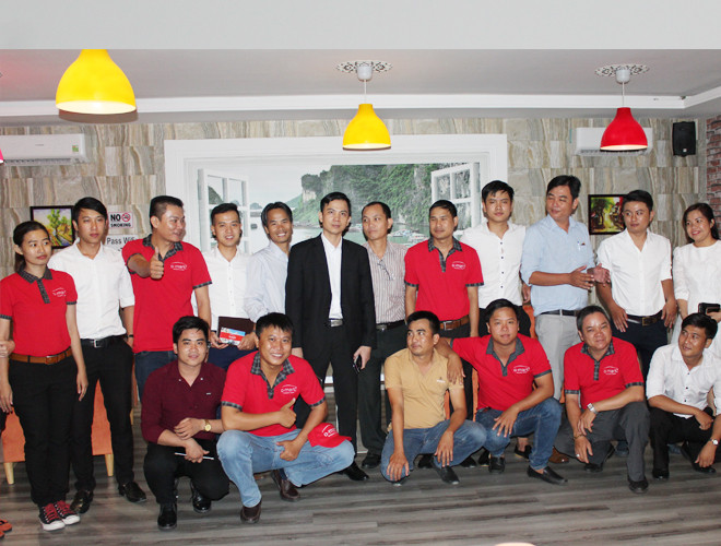 CEO Nguyễn Văn Hiền và Nhóm phát triển