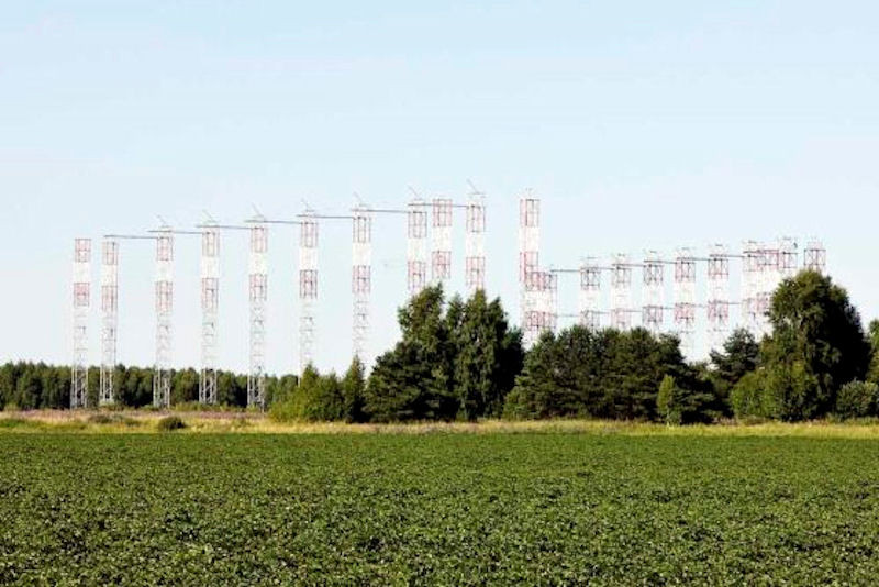 Hệ thống này bao gồm các cột antenna cao đến 30m và kéo dài hơn 1km. Hệ thống này bao gồm các cột antenna cao đến 30m và kéo dài hơn 1km.