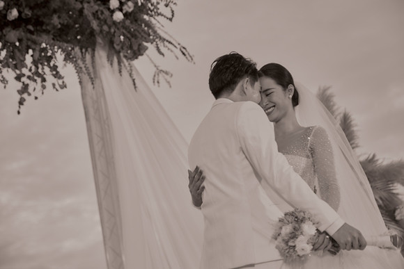 Câu nói "Bây giờ có thể chính thức được gọi nhau là vợ chồng" của Ông Cao Thắng khiến cho không ít khách mời rơi nước mắt.