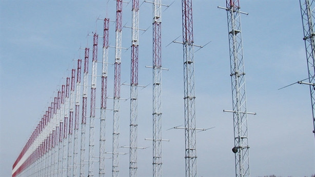 Loại radar này có thể phát hiện được các vật thể bay ở khoảng cách 3000km và cùng lúc dò tìm 5000 mục tiêu thuộc nhiều loại khác nhau bao gồm cả máy bay cỡ nhỏ và tên lửa siêu thanh. Loại radar này có thể phát hiện được các vật thể bay ở khoảng cách 3000km và cùng lúc dò tìm 5000 mục tiêu thuộc nhiều loại khác nhau bao gồm cả máy bay cỡ nhỏ và tên lửa siêu thanh.