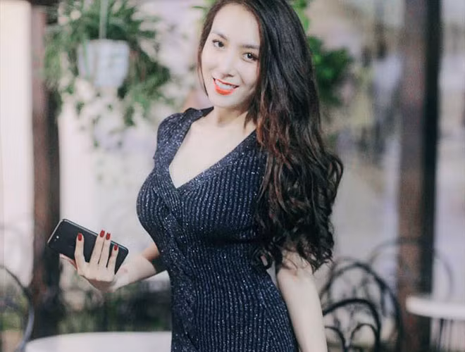 Cùng thân hình gợi cảm