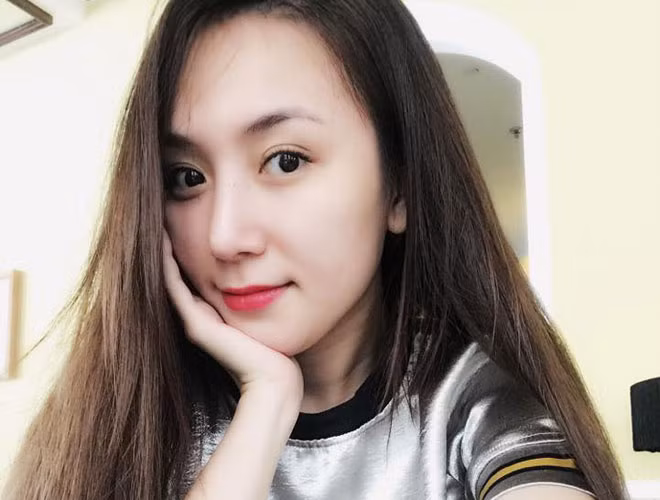 Thanh Thảo có làn da trắng sáng và gương mặt thanh thoát