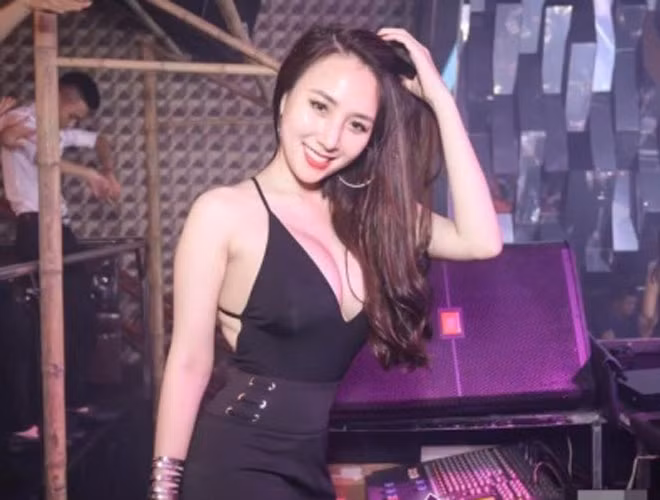 Cô được khá nhiều người chú ý sau khi tham gia MV Hãy trả lại anh của ca sĩ Minh Vương