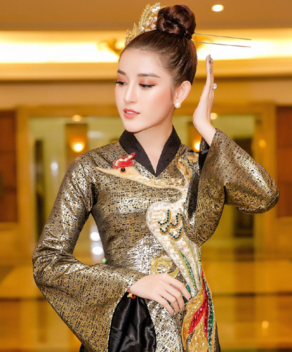 Á hậu Huyền My khoe sắc rực rỡ trong ngày khởi động "Hoa hậu Việt Nam" 2018 ảnh 3 Á hậu Huyền My khoe sắc rực rỡ trong ngày khởi động "Hoa hậu Việt Nam" 2018 ảnh 3