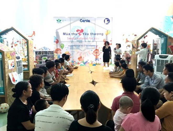 Bệnh nhi và người nhà xúc động đón nhận chương trình “Mùa thu yêu thương”