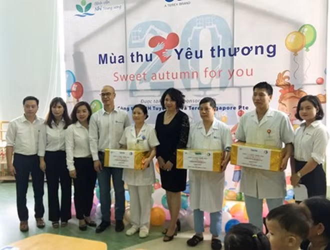 Tập đoàn Terex và Công ty TNHH Tuyết Nga trao cho bệnh viện 3 máy bơm tiêm điện