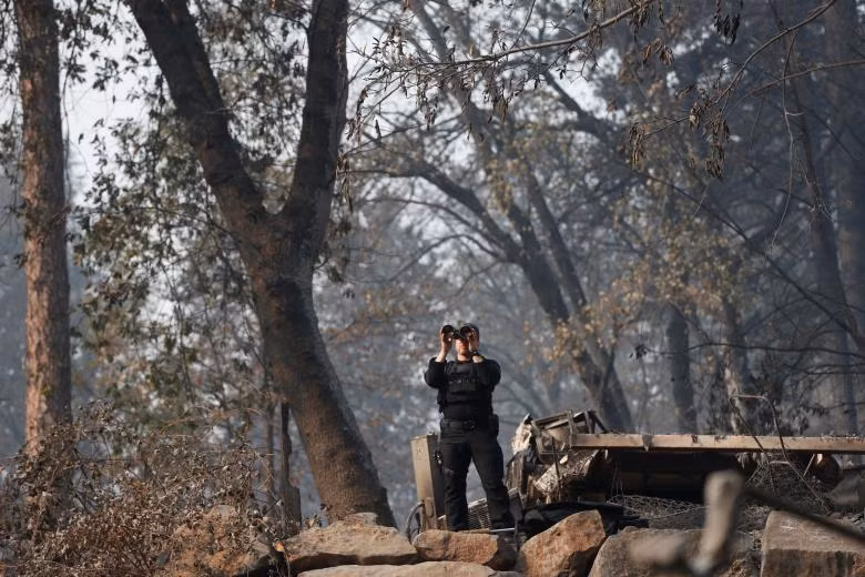 Vụ cháy rừng này vẫn chưa được dập tắt hoàn toàn mà đang cháy âm ỉ, tuy nhiên, các nhà dự báo thời tiết đang phán đoán mưa lớn có thể xuất hiện trong vài ngày tới nhằm hỗ trợ cho việc dập đám cháy