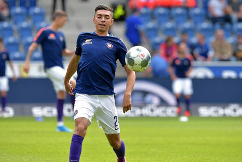 2. John-Patrick Strauss (Philippines, Erzgebirge Aue). John-Patrick Strauss là tài năng đáng chú ý nhất của Philippines thời gian gần đây. Anh là nhân tố quan trọng giúp Leipzig thăng hạng tại mùa giải 2016/2017. Hiện tại, tiền vệ 23 tuổi đang là trụ cột của CLB Erzgebirge Aue ở Bundesliga 2 (Đức).