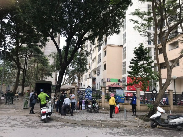 Ở xung quanh tòa nhà đều được CAP Hoàng Liệt, CAQ Hoàng Mai bố trí nhiều chốt trực thay phiên nhau làm nhiệm vụ 24/24h trong ngày