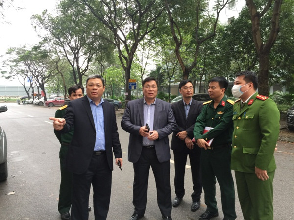 Trước khi đưa gần 1.000 người dân về tòa nhà A1 nằm trong khu nhà ở sinh viên Pháp Vân - Tứ Hiệp, lãnh đạo UBND, quân đội, CAQ Hoàng Mai đã trực tiếp xuống chỉ đạo công tác chuẩn bị về cơ sở vật chất đầy đủ