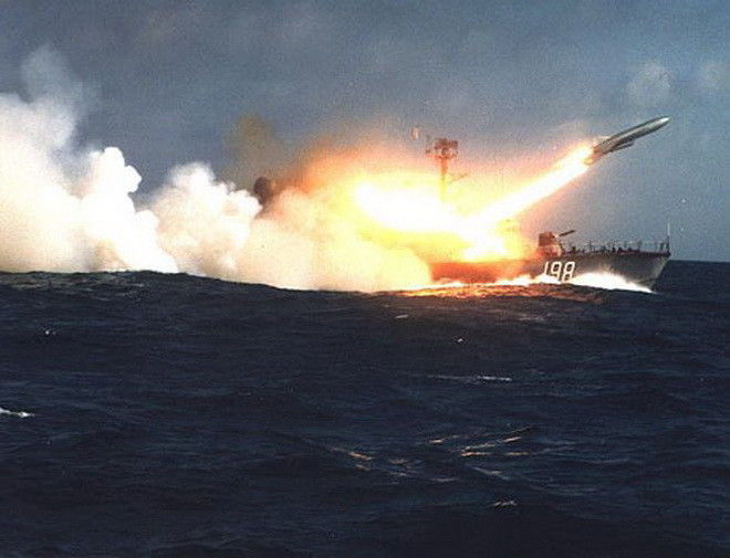 P-15 Termit được phóng đi từ tàu tên lửa lớp Osa