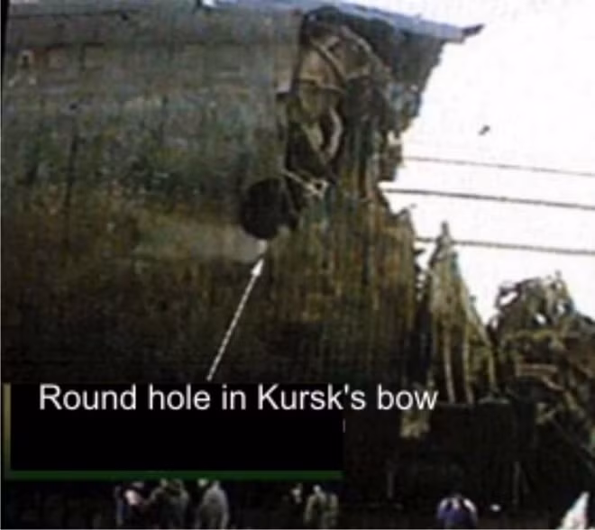 Dấu vết nghi là do ngư lôi Mk 48 gây ra trên thân tàu ngầm tấn công Kursk của Hải quân Nga