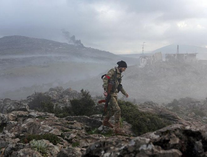 Tay súng của Quân đội Syria Tự do (FSA) được Thổ Nhĩ Kỳ hậu thuẫn xuất hiện ở Afrin (Syria) Tay súng của Quân đội Syria Tự do (FSA) được Thổ Nhĩ Kỳ hậu thuẫn xuất hiện ở Afrin (Syria)