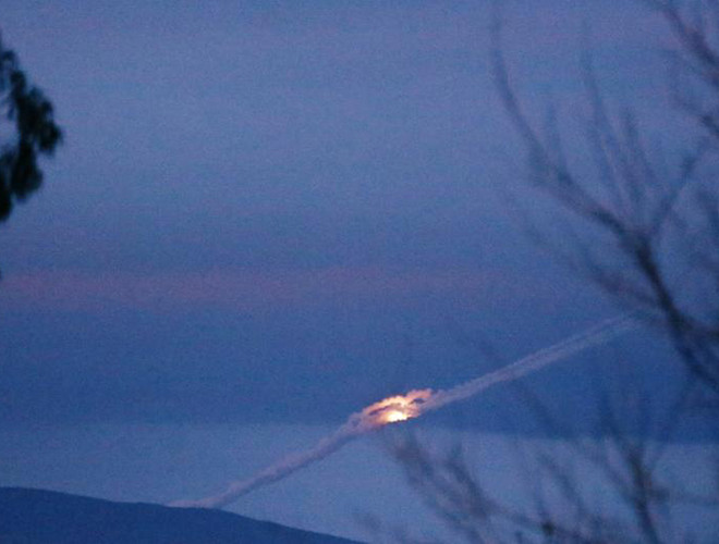 Tên lửa bắn vào khu vực Afrin, nơi những tay súng YPG gắng sức bám trụ Tên lửa bắn vào khu vực Afrin, nơi những tay súng YPG gắng sức bám trụ