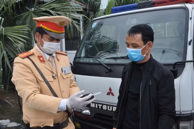 Kết quả kiểm tra nồng độ cồn của CSGT sẽ là căn cứ để xử lý nghiêm những trường hợp lái xe vi phạm, phòng ngừa TNGT