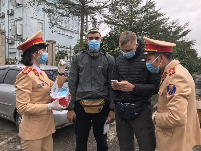 Những người khách nước ngoài cũng cảm thấy vô cùng yên tâm khi đặt chân lên đất nước Việt Nam, bởi họ được cả hệ thống chính trị quan tâm, bảo vệ tuyệt đối