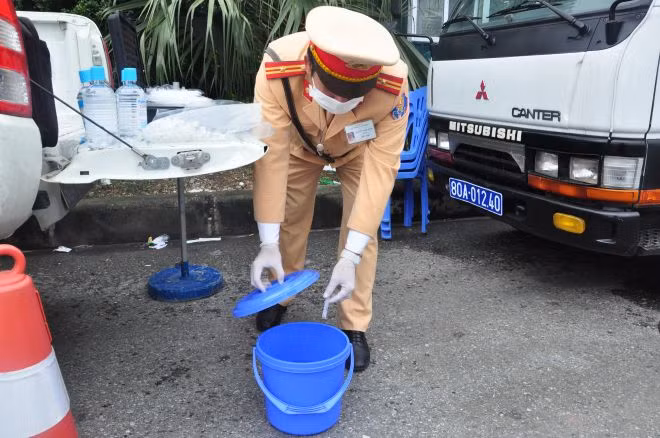 Kiểm soát chặt, phòng ngừa virus Corona trên các tuyến cao tốc ảnh 7