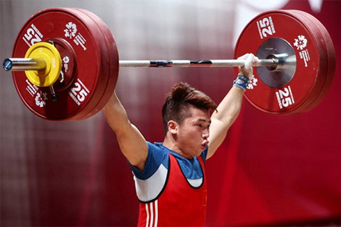 7. Trịnh Văn Vinh (Cử tạ). Đây là trường hợp mới nhất của TTVN dính đến chất cấm, khi Liên đoàn Cử tạ thế giới (IWF) cho biết mẫu thử của Văn Vinh có kết quả dương tính với các chất cấm có tên Adiol và Anabolic S1.1. Văn Vinh năm nay mới 24 tuổi, từng giành Huy chương Bạc môn cử tạ tại ASIAD 2018 và đang phải đối mặt với án phạt rất nặng, nộp tiền 5.000 USD và cấm thi đấu 8 năm.