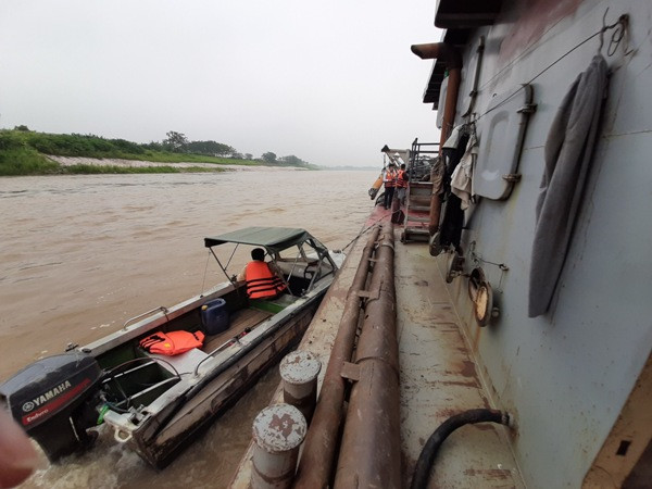 Việc bắt quả tang những chiếc tàu khai thác cát vi phạm này là điều không hề dễ dàng đối với các đơn vị chức năng