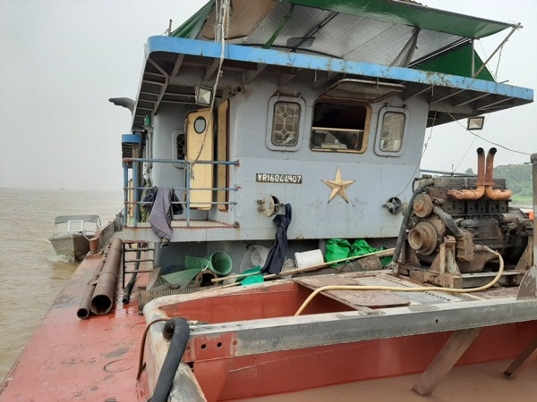 Đầu nổ công suất lớn được trang bị để tận thu cát trên chiếc tàu có trọng tải rất lớn, vỏ sắt