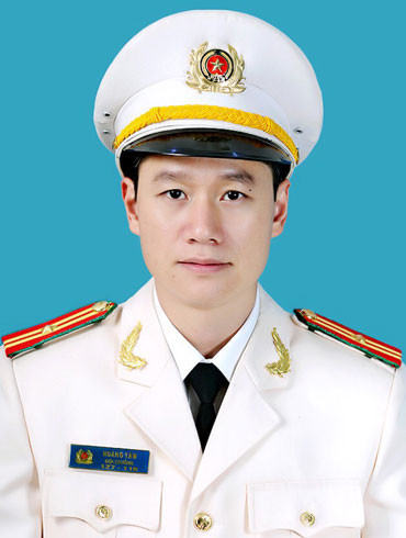 6. Đảm bảo chế độ tốt nhất cho cán bộ chiến sĩ “Là lãnh đạo chỉ huy cấp Đội, bản thân tôi luôn thấm nhuần lời Bác dạy, phải “có gan phụ trách”, dám nghĩ dám làm, chủ động sáng tạo để có kết quả cao nhất. Nhiệm vụ được cấp trên giao chưa hoàn thành thì chưa thể yên tâm ra về. Chế độ chính sách của CBCS còn bất cập, chưa được Nhà nước, Bộ Công an tháo gỡ là còn trăn trở, tiếp tục tham mưu với Đảng ủy BCH Phòng, đề xuất Đảng ủy Ban Giám đốc CATP Hà Nội xem xét cấp có thẩm quyền tạo điều kiện để thực hiện tốt nhất cho CBCS” - Thiếu tá Hoàng Tâm, Đội trưởng Đội Chính sách và Bảo hiểm, Phòng Tổ chức cán bộ chia sẻ. 6. Đảm bảo chế độ tốt nhất cho cán bộ chiến sĩ “Là lãnh đạo chỉ huy cấp Đội, bản thân tôi luôn thấm nhuần lời Bác dạy, phải “có gan phụ trách”, dám nghĩ dám làm, chủ động sáng tạo để có kết quả cao nhất. Nhiệm vụ được cấp trên giao chưa hoàn thành thì chưa thể yên tâm ra về. Chế độ chính sách của CBCS còn bất cập, chưa được Nhà nước, Bộ Công an tháo gỡ là còn trăn trở, tiếp tục tham mưu với Đảng ủy BCH Phòng, đề xuất Đảng ủy Ban Giám đốc CATP Hà Nội xem xét cấp có thẩm quyền tạo điều kiện để thực hiện tốt nhất cho CBCS” - Thiếu tá Hoàng Tâm, Đội trưởng Đội Chính sách và Bảo hiểm, Phòng Tổ chức cán bộ chia sẻ.