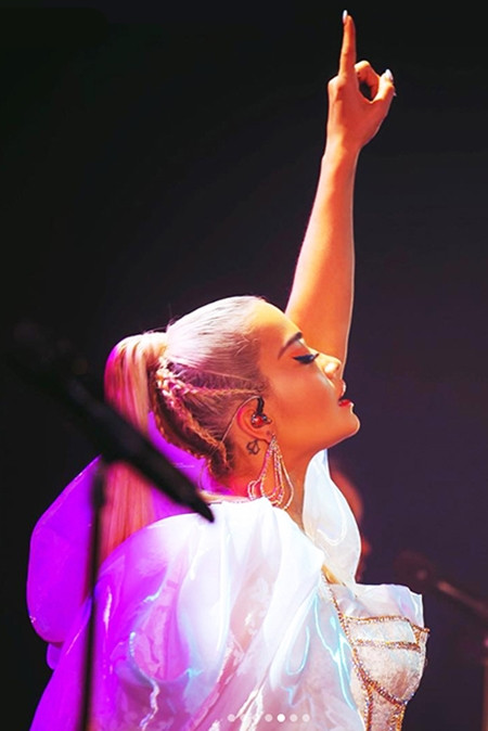 Rita Ora là ca sĩ từng giành được nhiều giải thưởng lớn như Bambi Award 2015, Global award – Best pop 2017 và 2018