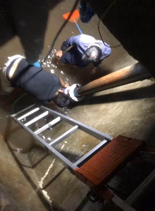 Quận Hoàng Mai huy động lực lượng thau rửa toàn bộ bể nước trong khu đô thị HH ảnh 3