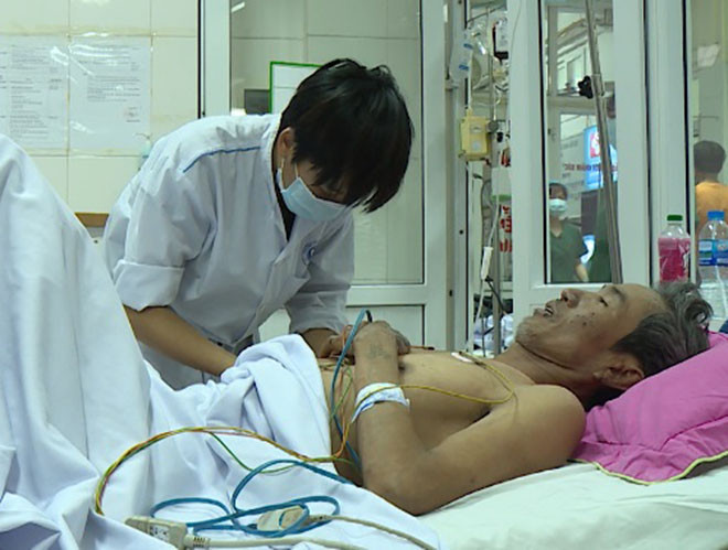 Được biết trước khi nhập viện 10 ngày, bệnh nhân có tham gia giết mổ lợn ở đám cưới. Và đây là nguyên nhân dẫn tới tình trạng trên