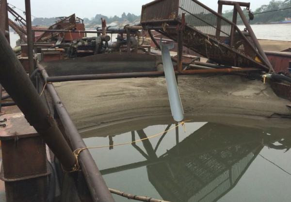 Nếu không bị CSGT đường thủy phát hiện, toàn bộ khoang tàu này sẽ nhanh chóng được lấp đầy cát được khai thác trái phép