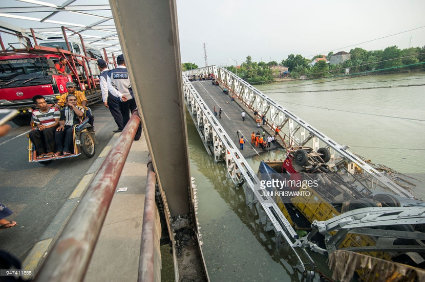 Hiện thông tin về một lái xe và một người đi xe gắn máy vẫn chưa được tìm thấy