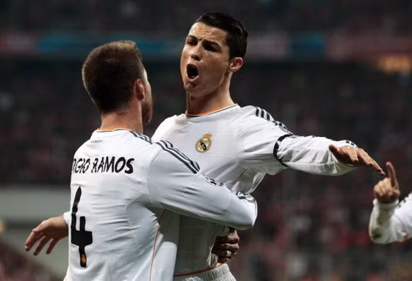 Thảm bại 0-4, Bayern cúi đầu rời Champions League ảnh 2