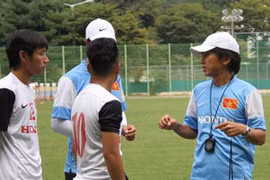 Thua Vissel Kobe 1-5, HLV Miura chê các học trò yếu về khả năng “đánh chặn”